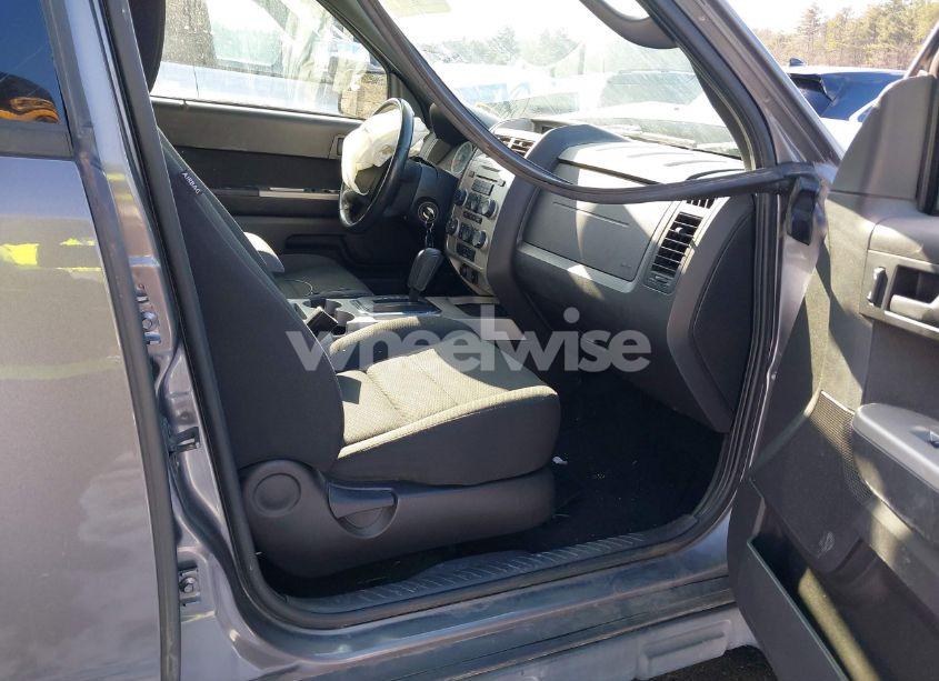 Photo 5 of 2010 Ford Escape XLT (VIN 1FMCU9DG8AKB09322)