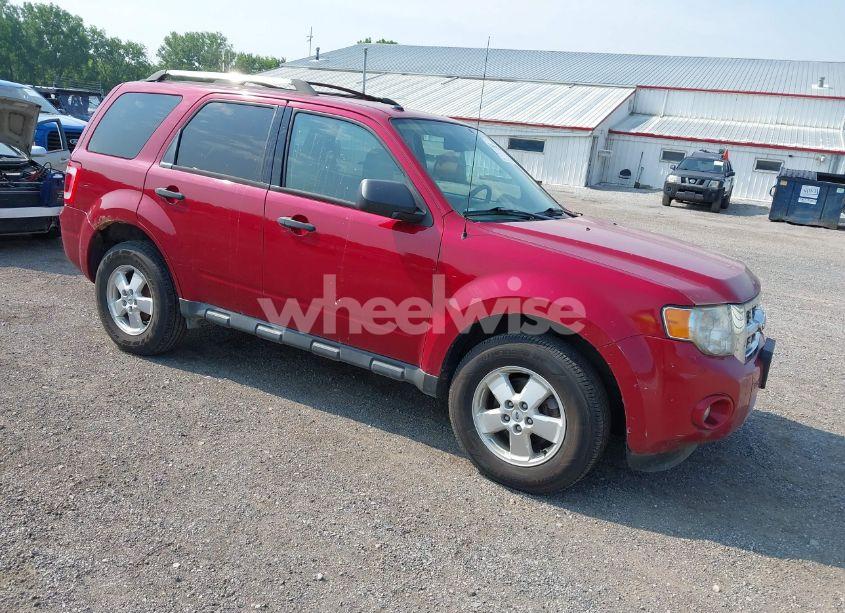 2010 Ford Escape XLT (VIN 1FMCU9DG8AKD40107) main photo