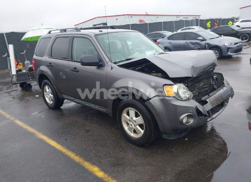 2011 Ford Escape XLT (VIN 1FMCU9DG8BKA09030) main photo