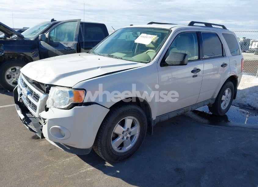 Photo 2 of 2011 Ford Escape XLT (VIN 1FMCU9DG8BKA81734)