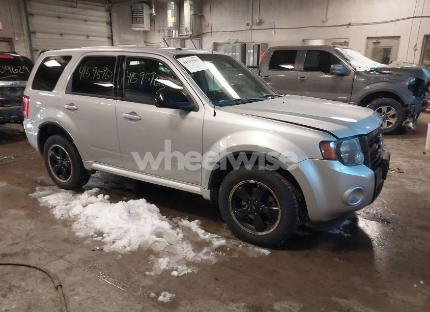 2011 Ford Escape XLT (VIN 1FMCU9DG8BKA86173) main photo