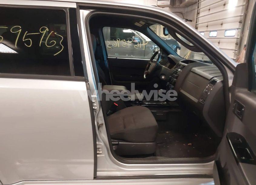 Photo 5 of 2011 Ford Escape XLT (VIN 1FMCU9DG8BKA86173)