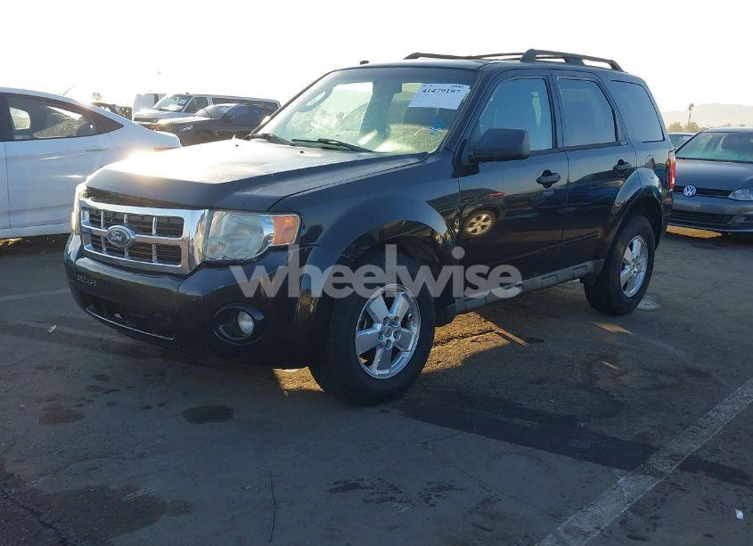 Photo 2 of 2011 Ford Escape XLT (VIN 1FMCU9DG9BKA08582)
