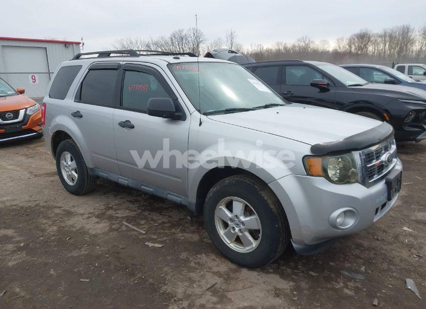 2010 Ford Escape XLT (VIN 1FMCU9DGXAKB22332) main photo