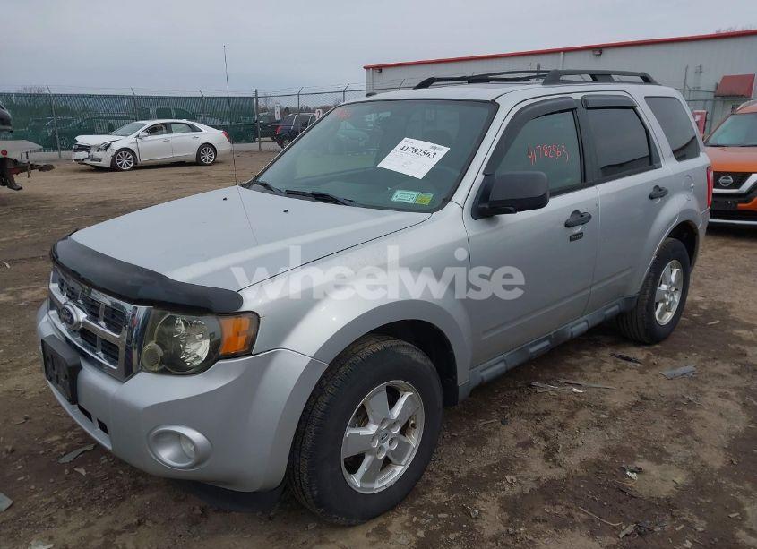 Photo 2 of 2010 Ford Escape XLT (VIN 1FMCU9DGXAKB22332)