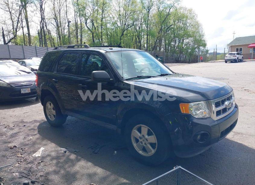 2010 Ford Escape XLT (VIN 1FMCU9DGXAKD25432) main photo