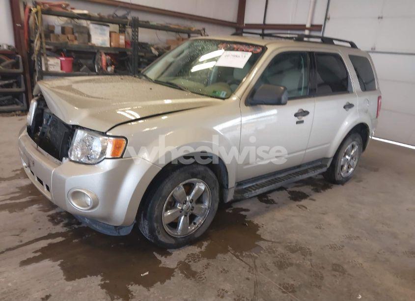 Photo 2 of 2011 Ford Escape XLT (VIN 1FMCU9DGXBKC59904)