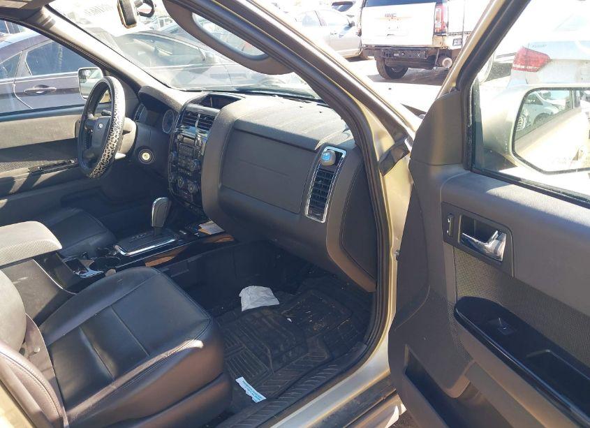 Photo 5 of 2010 Ford Escape LIMITED (VIN 1FMCU9E70AKC82749)