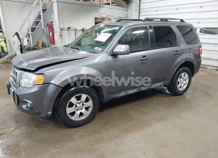Photo 2 of 2010 Ford Escape LIMITED (VIN 1FMCU9EG2AKC17658)