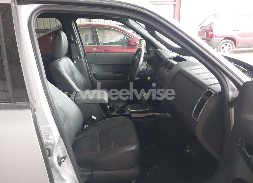 Photo 5 of 2010 Ford Escape LIMITED (VIN 1FMCU9EG2AKD26847)