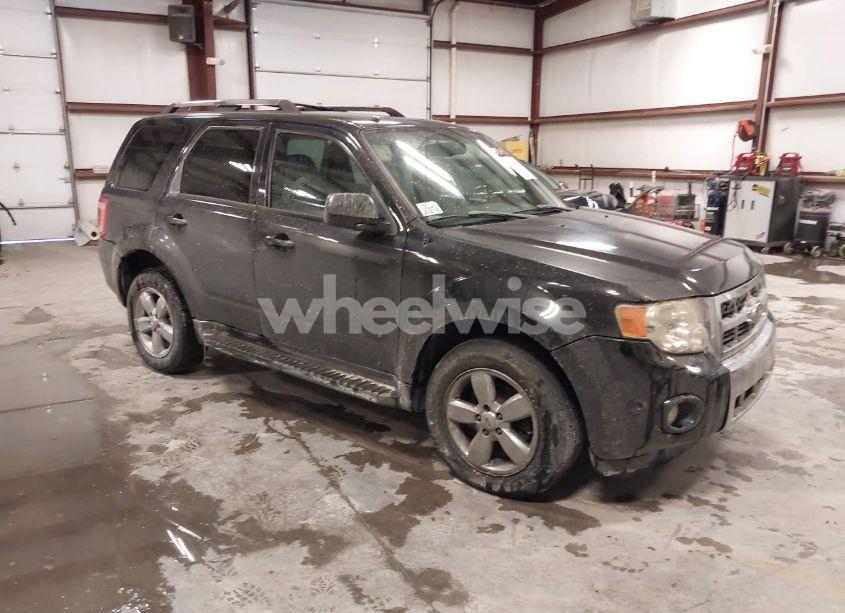 2010 Ford Escape LIMITED (VIN 1FMCU9EG7AKD38718) main photo