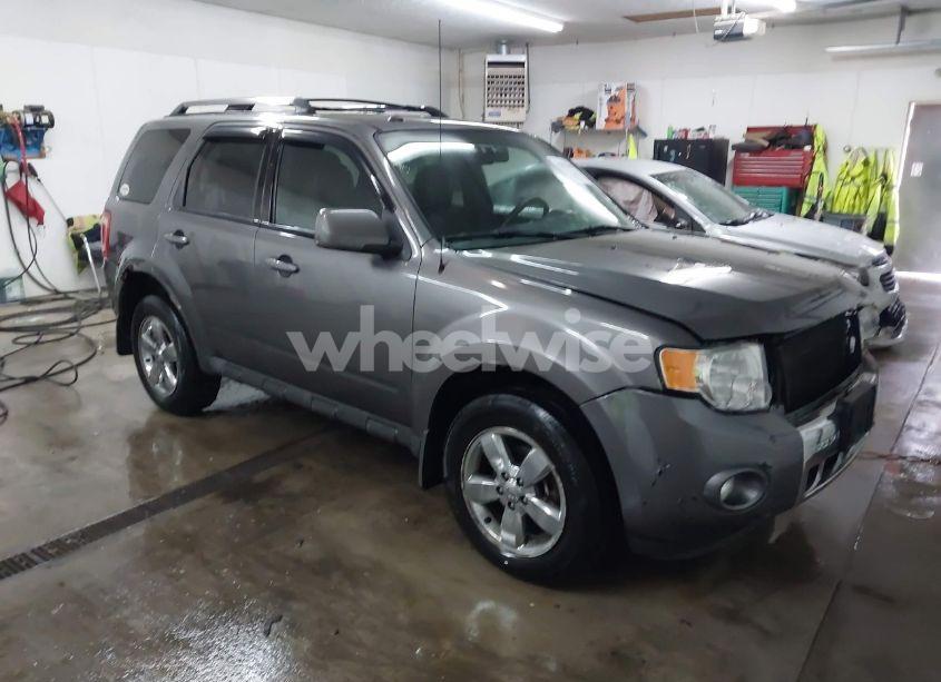 2010 Ford Escape LIMITED (VIN 1FMCU9EG9AKB60780) main photo