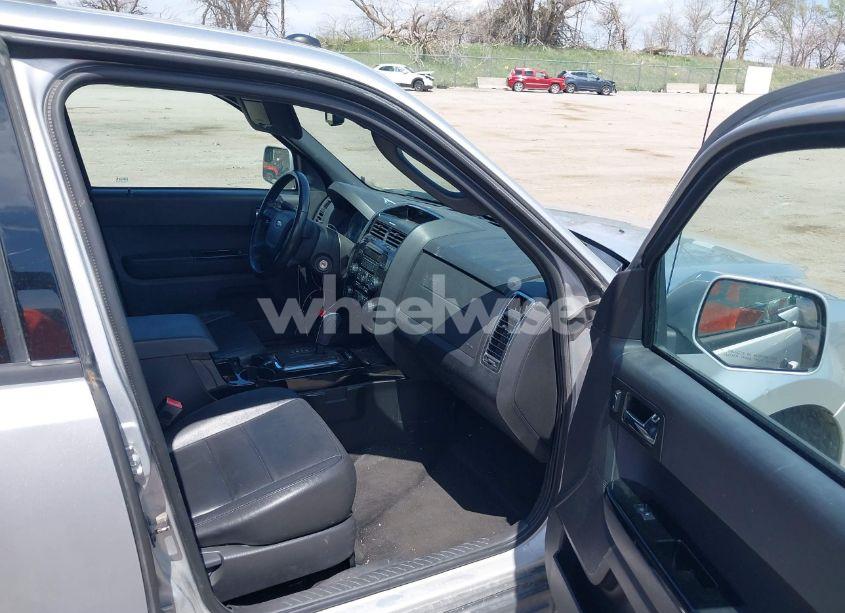 Photo 5 of 2011 Ford Escape LIMITED (VIN 1FMCU9EGXBKA68143)