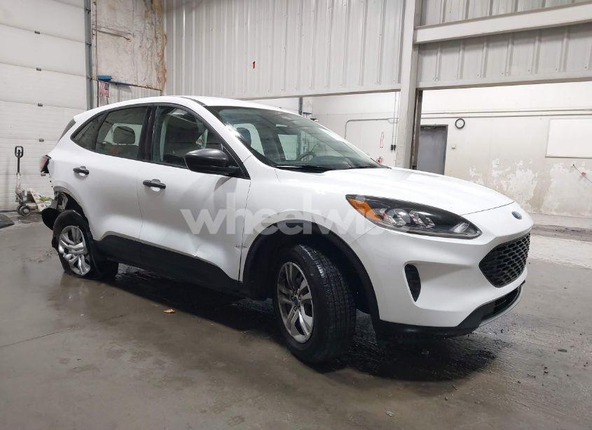 2022 Ford Escape S (VIN 1FMCU9F65NUB53101) main photo