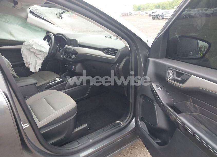 Photo 5 of 2021 Ford Escape S (VIN 1FMCU9F69MUA73640)