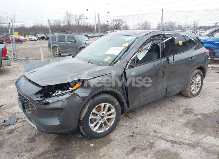 Photo 2 of 2020 Ford Escape SE (VIN 1FMCU9G60LUA96687)