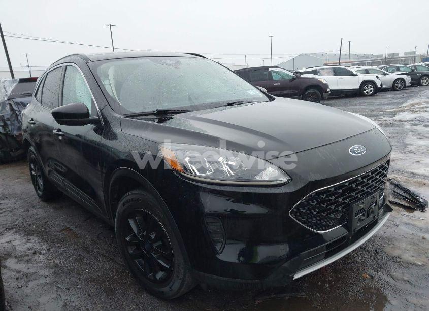 2020 Ford Escape SE (VIN 1FMCU9G60LUA97399) main photo