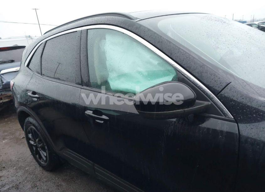 Photo 13 of 2020 Ford Escape SE (VIN 1FMCU9G60LUA97399)