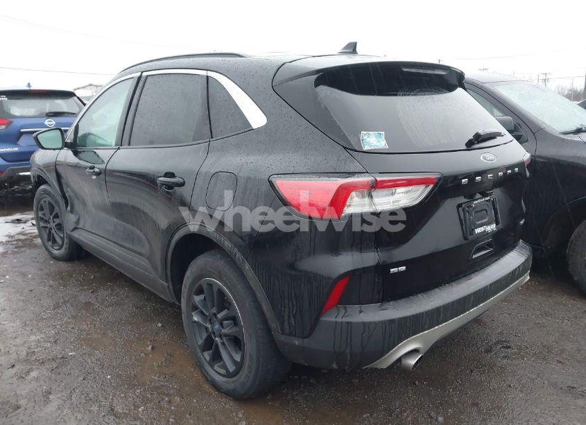 Photo 3 of 2020 Ford Escape SE (VIN 1FMCU9G60LUA97399)