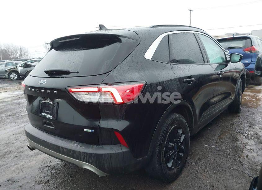 Photo 4 of 2020 Ford Escape SE (VIN 1FMCU9G60LUA97399)