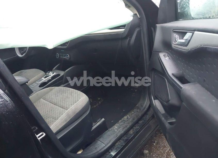 Photo 5 of 2020 Ford Escape SE (VIN 1FMCU9G60LUA97399)