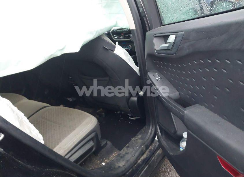 Photo 8 of 2020 Ford Escape SE (VIN 1FMCU9G60LUA97399)