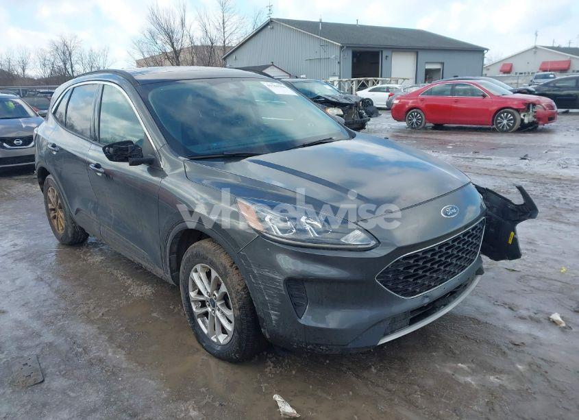2020 Ford Escape SE (VIN 1FMCU9G60LUB39747) main photo