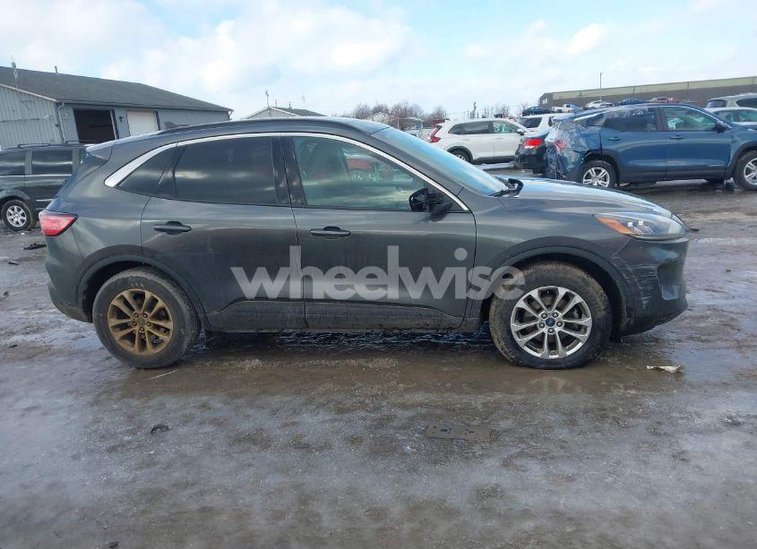 Photo 13 of 2020 Ford Escape SE (VIN 1FMCU9G60LUB39747)