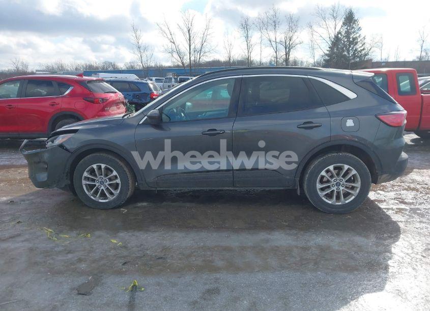 Photo 14 of 2020 Ford Escape SE (VIN 1FMCU9G60LUB39747)