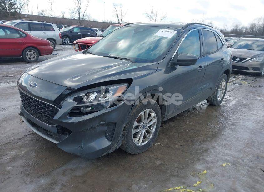 Photo 2 of 2020 Ford Escape SE (VIN 1FMCU9G60LUB39747)