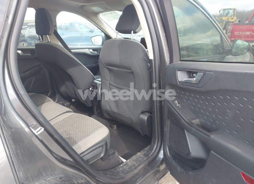 Photo 8 of 2020 Ford Escape SE (VIN 1FMCU9G60LUB39747)