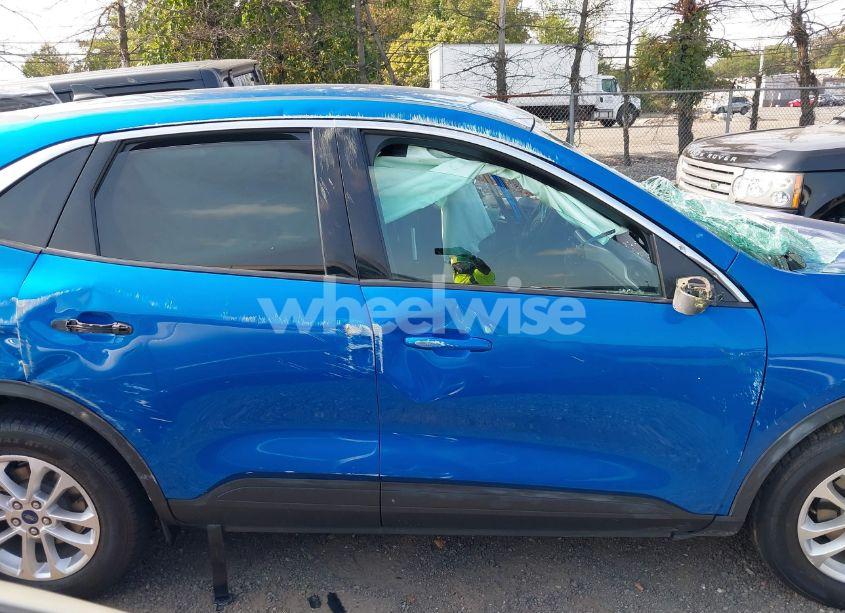 Photo 13 of 2020 Ford Escape SE (VIN 1FMCU9G60LUB48335)