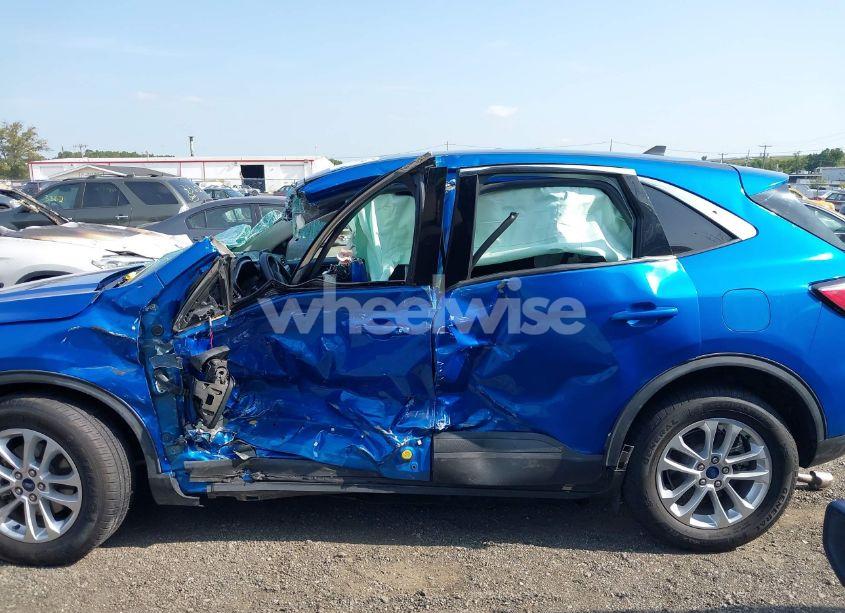 Photo 14 of 2020 Ford Escape SE (VIN 1FMCU9G60LUB48335)