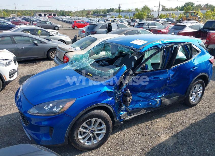 Photo 2 of 2020 Ford Escape SE (VIN 1FMCU9G60LUB48335)