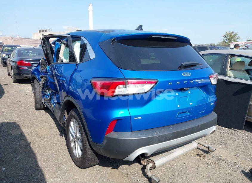 Photo 3 of 2020 Ford Escape SE (VIN 1FMCU9G60LUB48335)