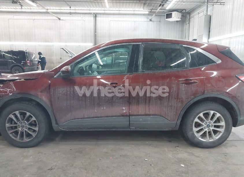 Photo 15 of 2021 Ford Escape SE (VIN 1FMCU9G60MUA02969)