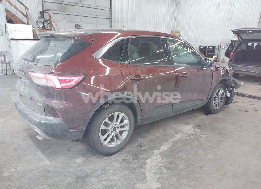 Photo 4 of 2021 Ford Escape SE (VIN 1FMCU9G60MUA02969)