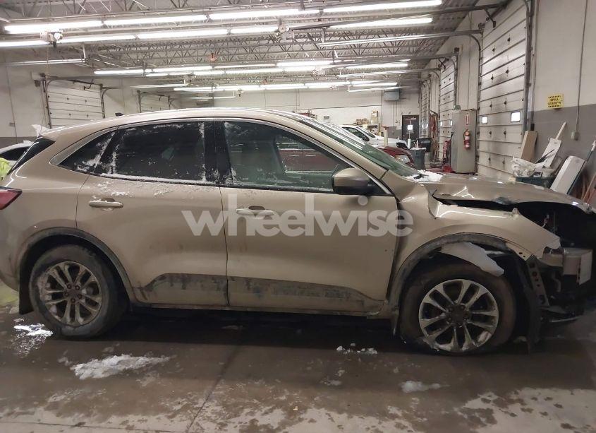 Photo 14 of 2021 Ford Escape SE (VIN 1FMCU9G60MUA32540)