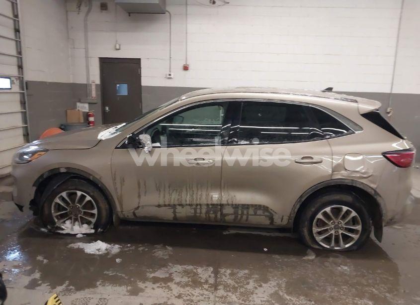 Photo 15 of 2021 Ford Escape SE (VIN 1FMCU9G60MUA32540)