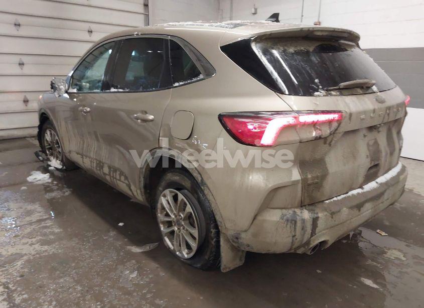 Photo 3 of 2021 Ford Escape SE (VIN 1FMCU9G60MUA32540)