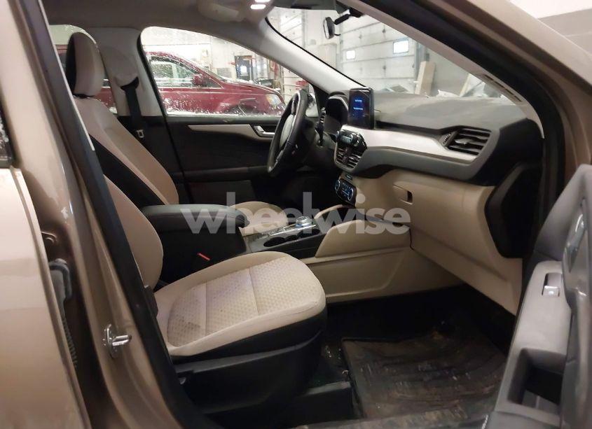 Photo 5 of 2021 Ford Escape SE (VIN 1FMCU9G60MUA32540)