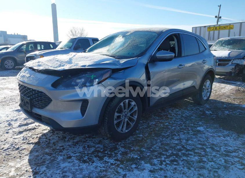 Photo 2 of 2021 Ford Escape SE (VIN 1FMCU9G60MUA46566)