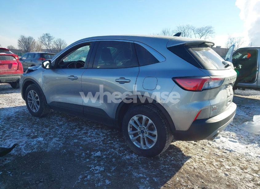 Photo 3 of 2021 Ford Escape SE (VIN 1FMCU9G60MUA46566)
