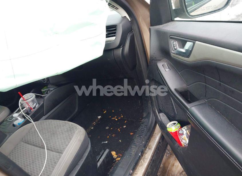 Photo 5 of 2021 Ford Escape SE (VIN 1FMCU9G60MUA47295)