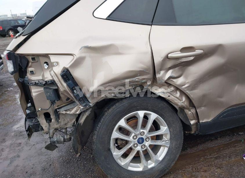 Photo 6 of 2021 Ford Escape SE (VIN 1FMCU9G60MUA47295)