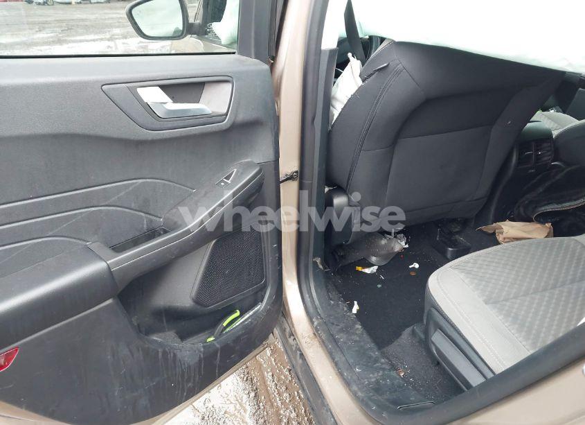 Photo 8 of 2021 Ford Escape SE (VIN 1FMCU9G60MUA47295)