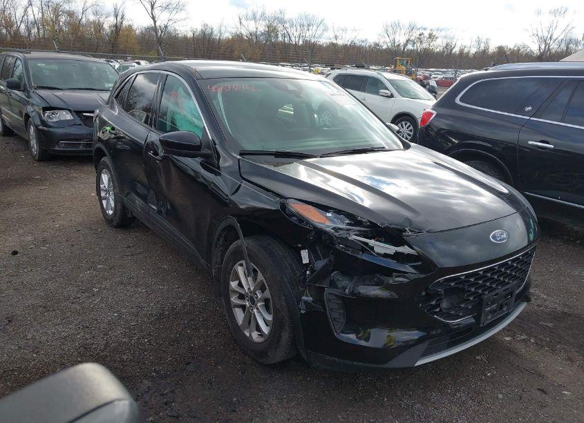 2021 Ford Escape SE (VIN 1FMCU9G60MUB01355) main photo