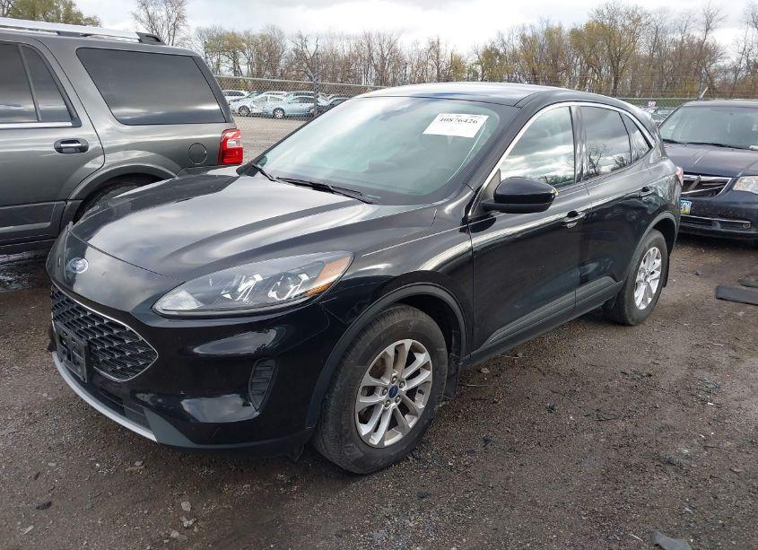 Photo 2 of 2021 Ford Escape SE (VIN 1FMCU9G60MUB01355)