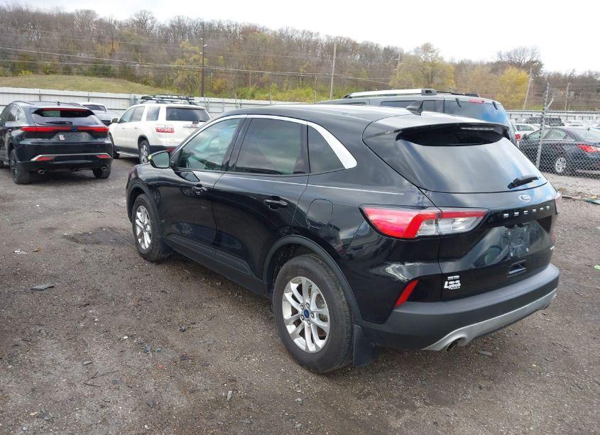 Photo 3 of 2021 Ford Escape SE (VIN 1FMCU9G60MUB01355)