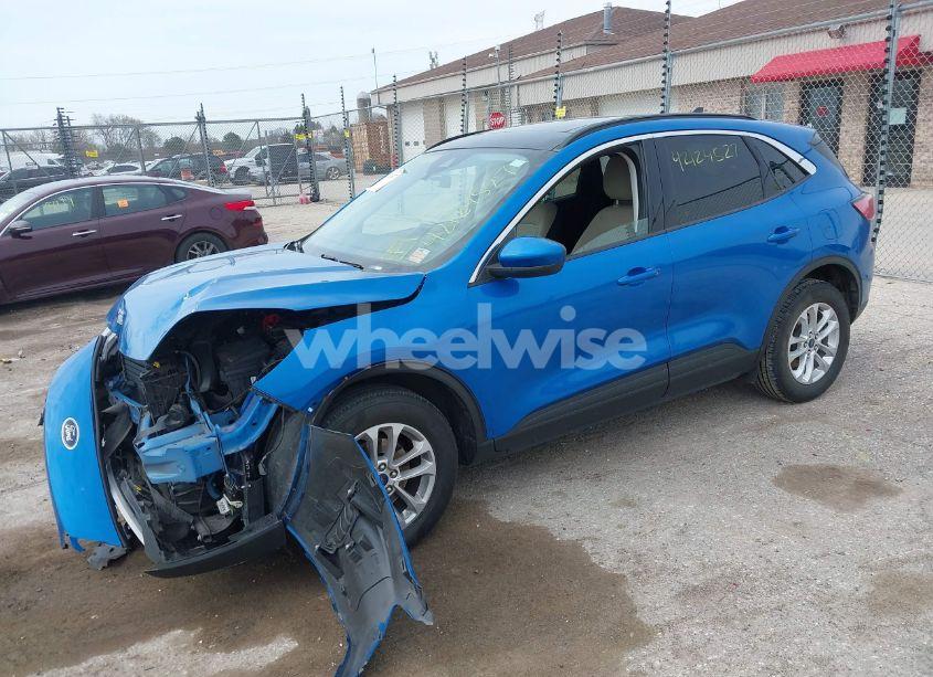 Photo 2 of 2021 Ford Escape SE (VIN 1FMCU9G60MUB02425)